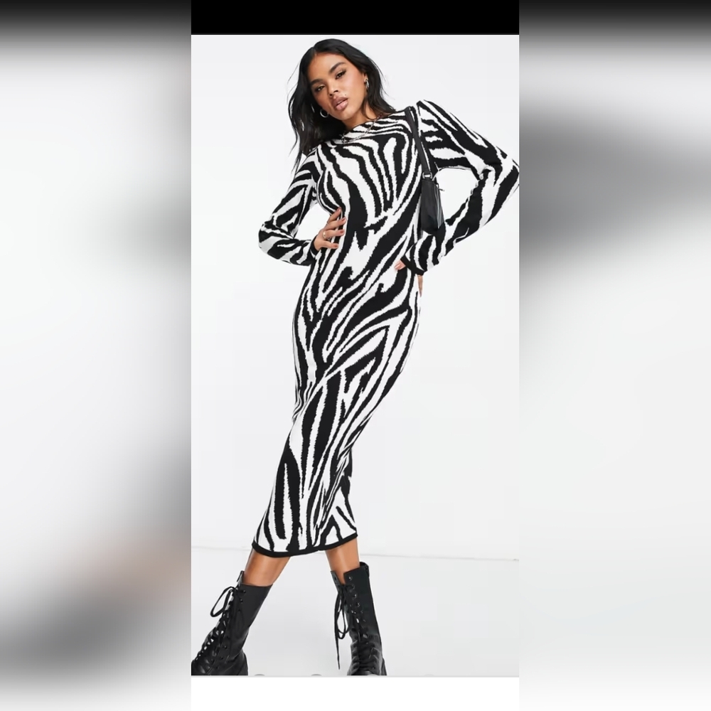 Elegant dress for special occasions, with a Zebra  print.
